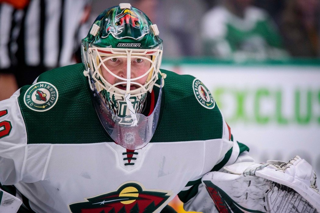 198 centimetrů vysoký brankář Devan Dubnyk se stěhuje z Minnesoty do San Jose. 