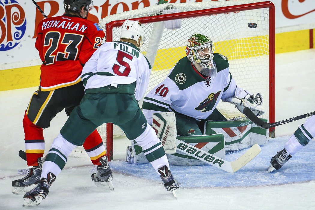 Devan Dubnyk pochytal 25 střel hráčů Calgary