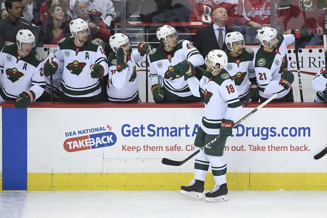 Minnesota zvítězila ve Washingtonu 2:1 a posunula se v Západní konferenci na poslední postupové místo do play off o bod před Arizonu a Colorado.