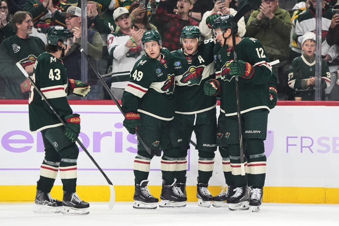 Calgary utnulo sérii Caroliny a opustilo dno NHL. Výhru slaví i Špačkova Minnesota Calgary utnulo sérii Caroliny a opustilo dno NHL. Výhru slaví i Špačkova Minnesota
