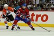Chris Pronger brání Tomáše Plekance ve čtvrtém zápase finále východní konference NHL