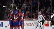 Hokejisté Montrealu se radují z dalšího puku v síti Avalanche
