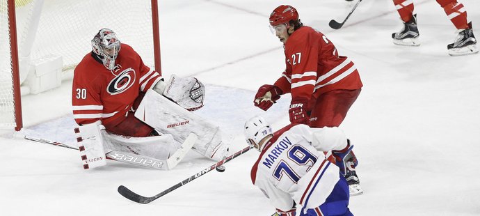 Cam Ward pochytal 31 střel a Carolina překvapivě přetlačila Montreal