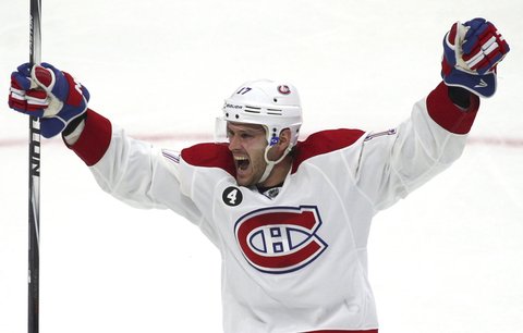 Torrey Mitchell se bude i dál radovat v barvách Canadiens.