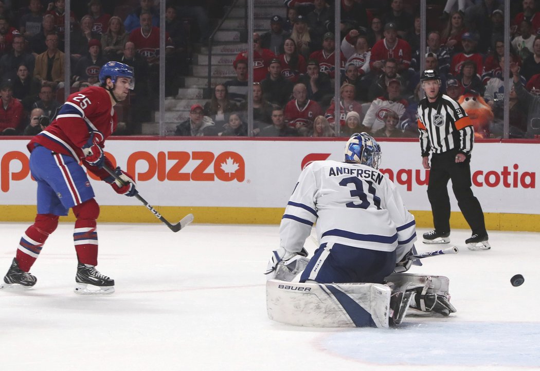 Nováček Ryan Poehling zažil debut snů, v prvním zápase v NHL dal hattrick