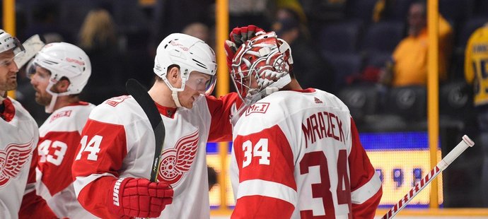 Petr Mrázek byl vyhlášen hlavní hvězdou sobotního zápasu NHL, ve kterém hokejisté Detroitu zvítězili 3:1 na ledě lídra Centrální divize Nashvillu.
