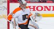 Český brankář Petr Mrázek v dresu Philadelphia Flyers