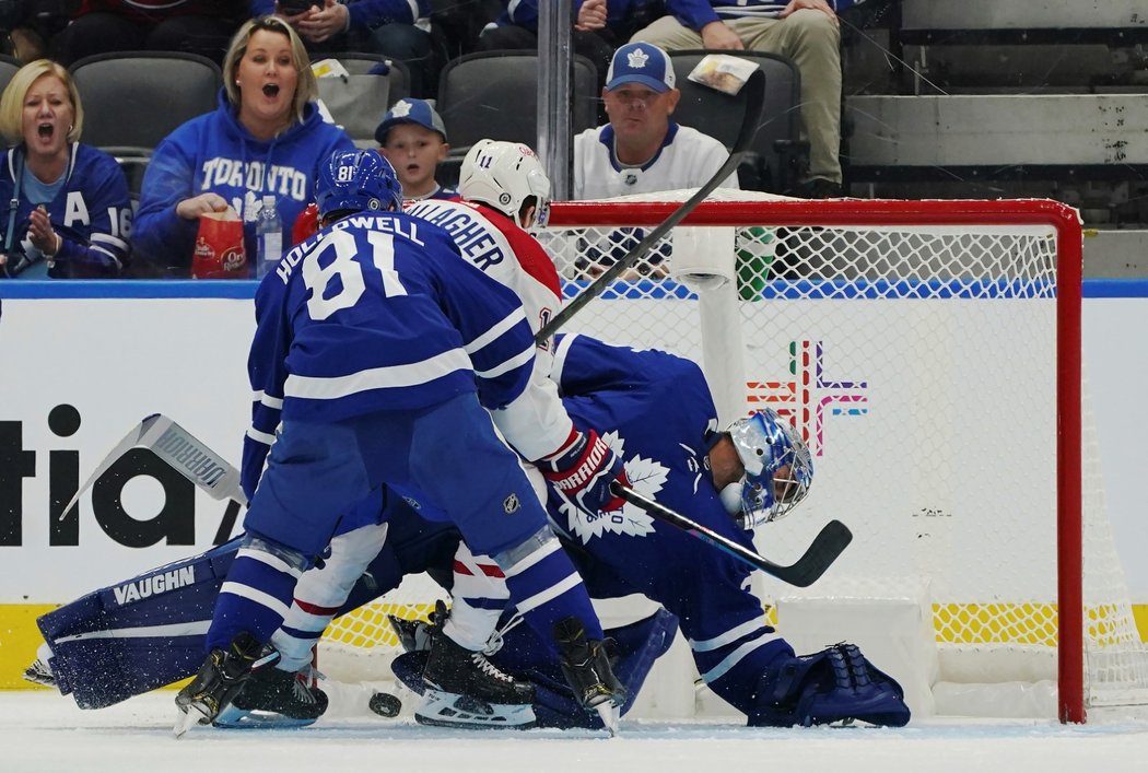 Brankář Petr Mrázek pomohl 20 zákroky k výhře Toronta nad Montrealem v přípravě na novou sezonu NHL