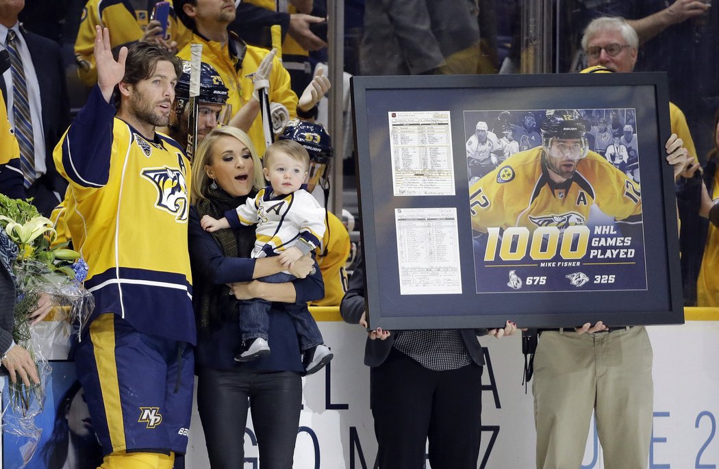 Mike Fisher byl v Nashvillu oceněn za tisíc odehraných utkání v NHL