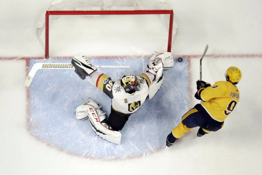 Malcolm Subban se v nájezdech nenechal překonat Filipem Forsbergem z Nashvillu