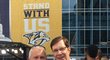 Generální manažer Predators David Poile (vpravo) patří k nejúspěšnějším ve svém oboru