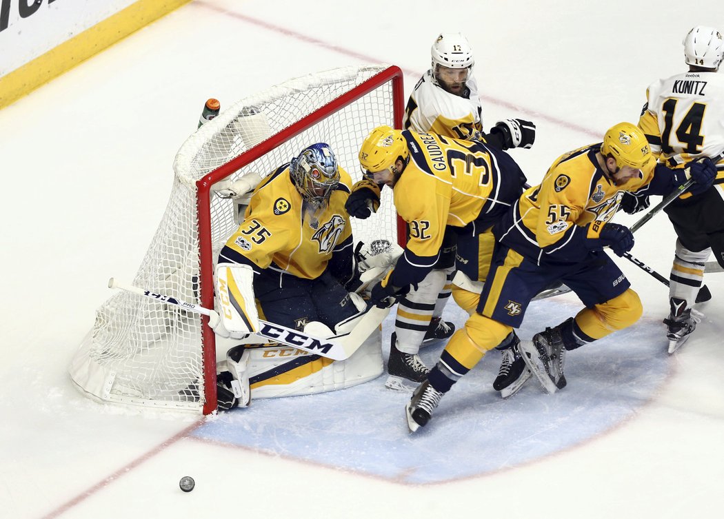 Pekka Rinne na startu Nashville podržel