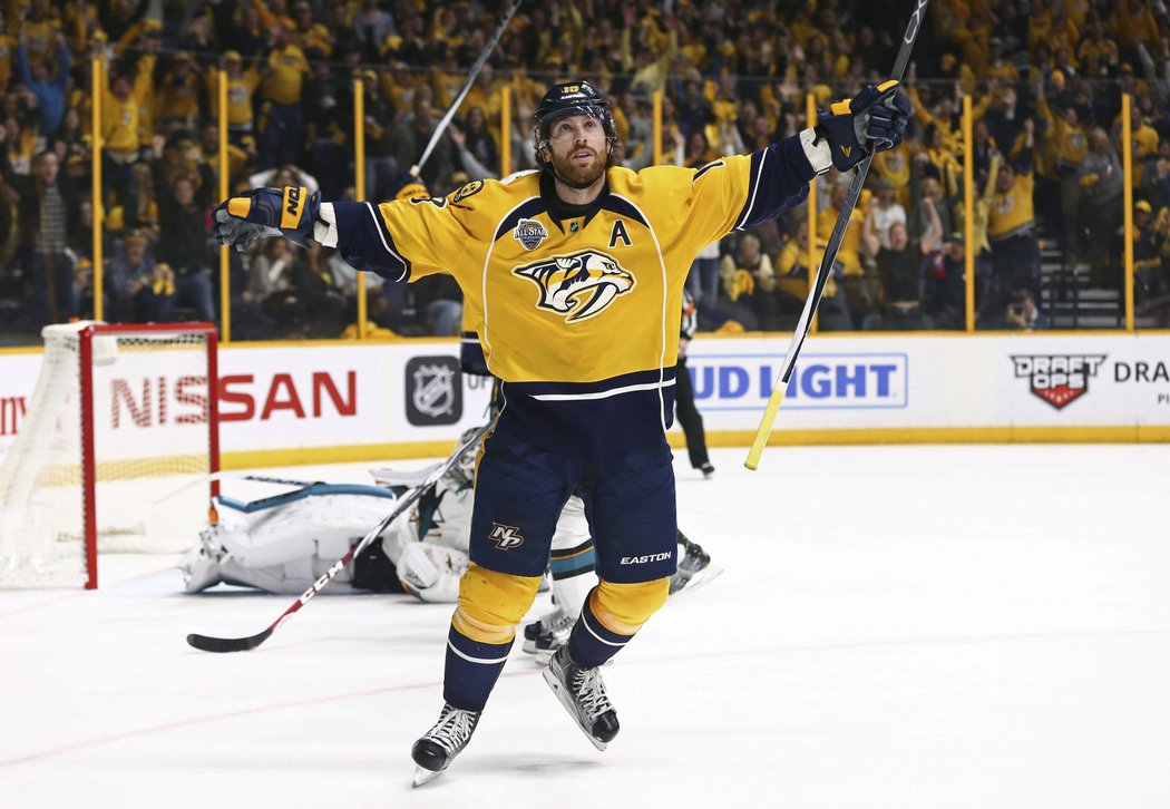 James Neal z Nashvillu oslavuje gól