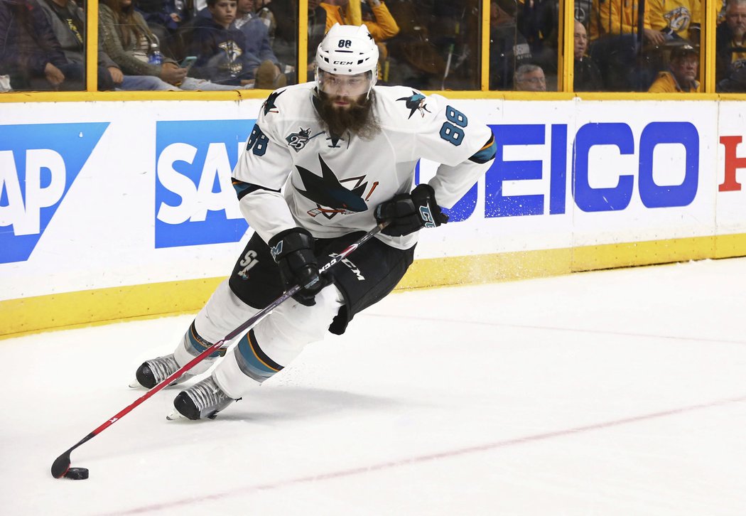 Brent Burns v utkání play off s Nashvillem