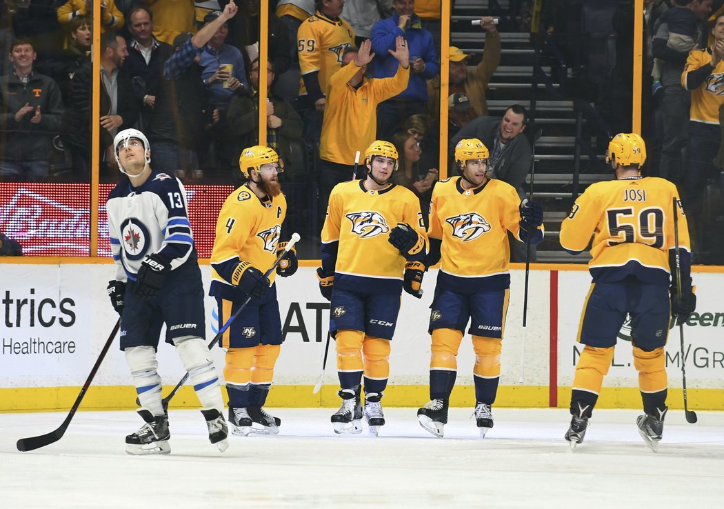 Nashville porazil Jets a je první v NHL