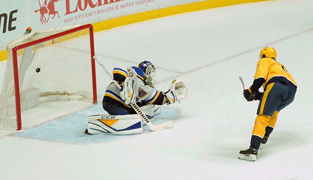 Filip Forsberg rozhoduje o výhře Nashvillu nad St. Louis! Domácí otočili z 0:3 na 4:3