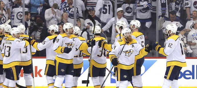 Nashville uspěl ve čtvrtém utkání série na ledě soupeře 2:1.