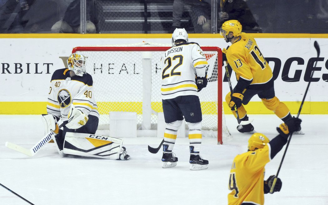 Lídr Západní konference Nashville zdolal Buffalo 2:1. Sabres po desetizápasové vítězné šňůře neuspěli potřetí za sebou.