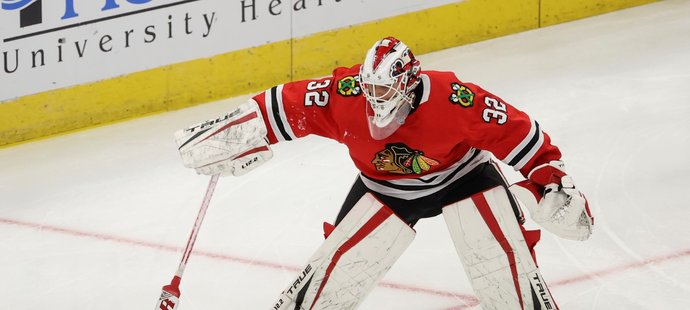 Kevin Lankinen v dresu Chicaga Blackhawks zatím září