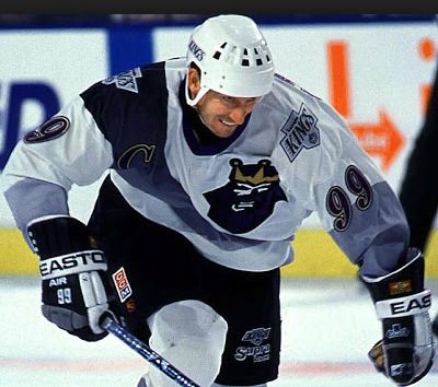 Wayne Gretzky se loučil v Los Angeles v jedněch z nejhorších dresů v historii NHL