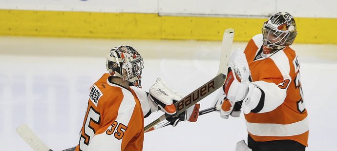 Střídání stráží. Steve Mason přepouští své místo Michalu Neuvirthovi