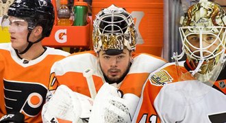 Skončí Neuvirth ve Philadelphii? Nahradit ho může dvoumetrový obr