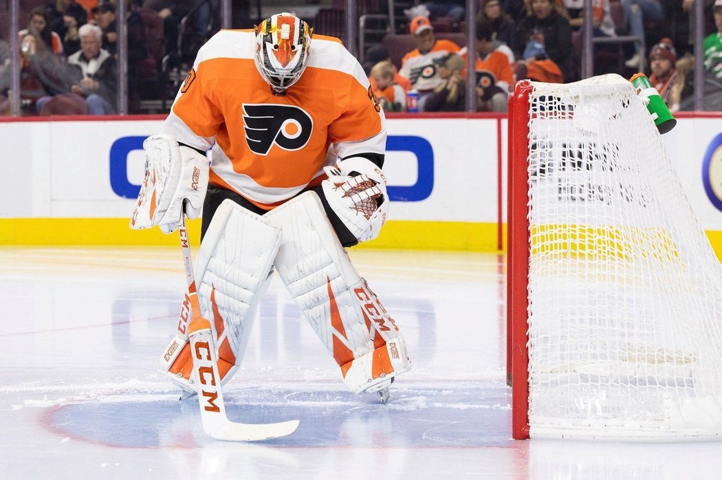 Ze všech 77 brankářů, kteří letos zasáhli do NHL, má Michal Neuvirth druhou nejhorší úspěšnost zákroků 71.9%.