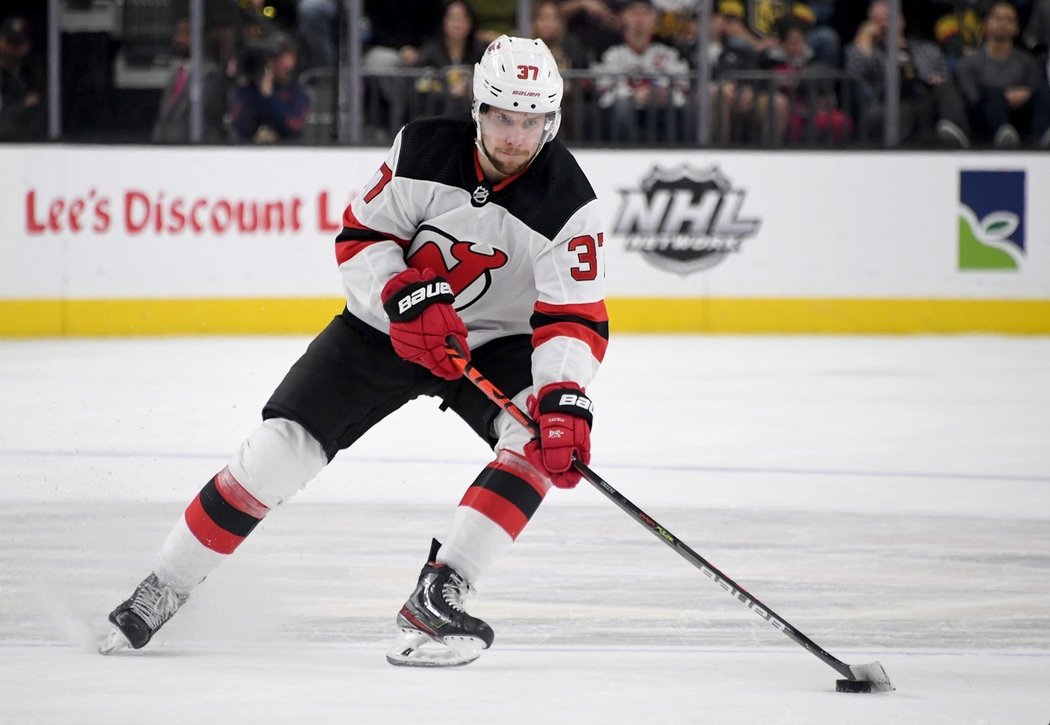 Český hokejista Pavel Zacha v dresu New Jersey Devils