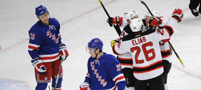 Jediným gólem porazili Devils tým New York Rangers, přihrával na něj i Elíáš.