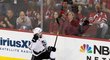 Drew Doughty slaví svůj úvodní gól utkání