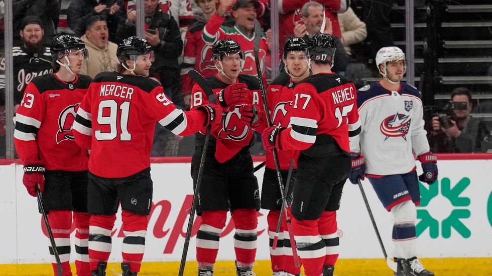 Hráči New Jersey se radují z gólu Ondřeje Paláta