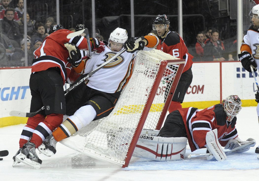 Corey Perry proti New Jersey skončil na bráně