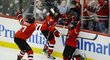 Kyle Palmieri z New Jersey slaví hattrick v síti Tampy Bay