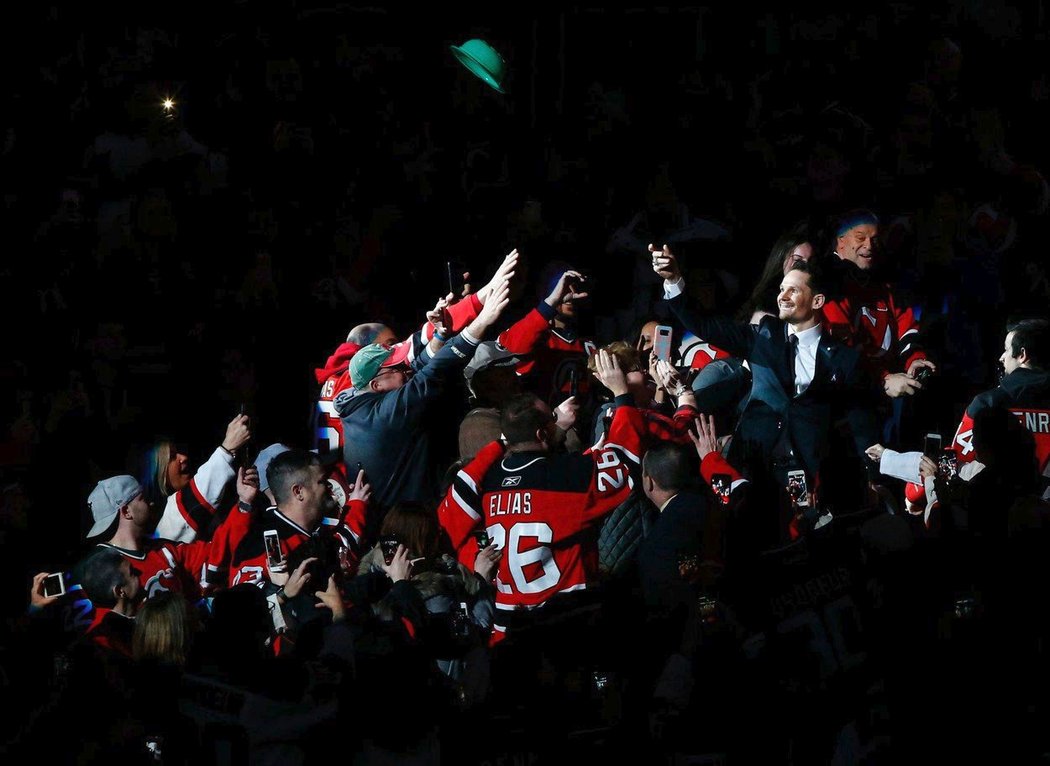 Fanoušci Devils si své legendy nesmírně váží, pomohl jim vyhrát dva Stanley Cupy