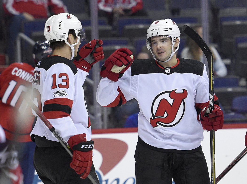 Jednička poslední draftu Nico Hischier a obránce Will Butcher - budoucnost New Jersey Devils