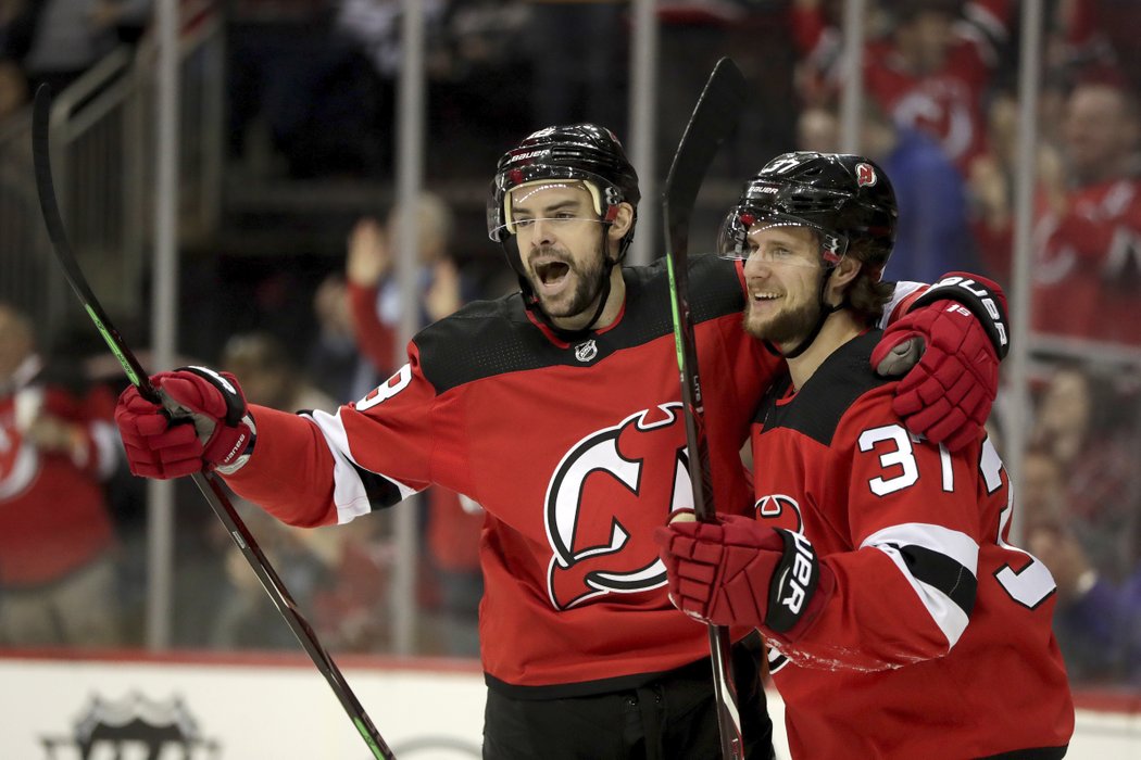 Drew Stafford a Pavel Zacha se podíleli na jediném gólu New Jersey proti Los Angeles