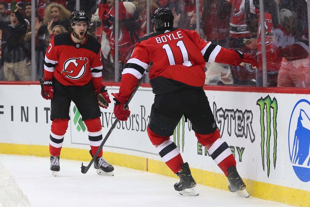 Pavel Zacha dal vítězný gól hokejistů New Jersey, kteří porazili Carolinu 2:0.