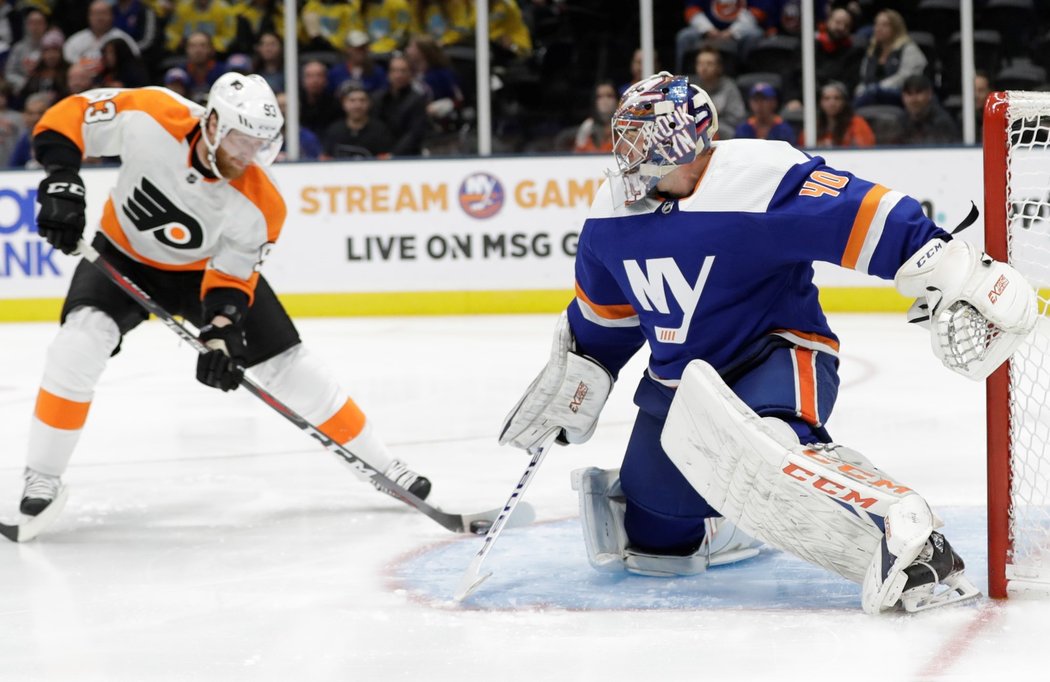 Už po 67 sekundách hry otevřel Jakub Voráček skóre na ledě New York Islanders, v utkání přidal ještě asistenci