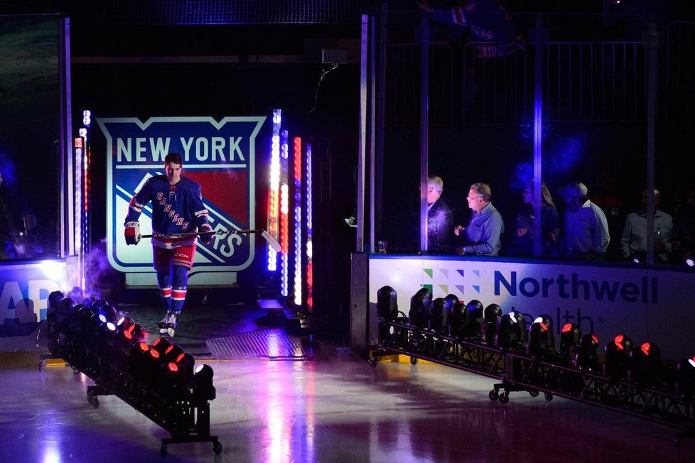 Filip Chytil se chystá vyjet ke svému debutu v NHL v zápase NY Rangers proti Coloradu