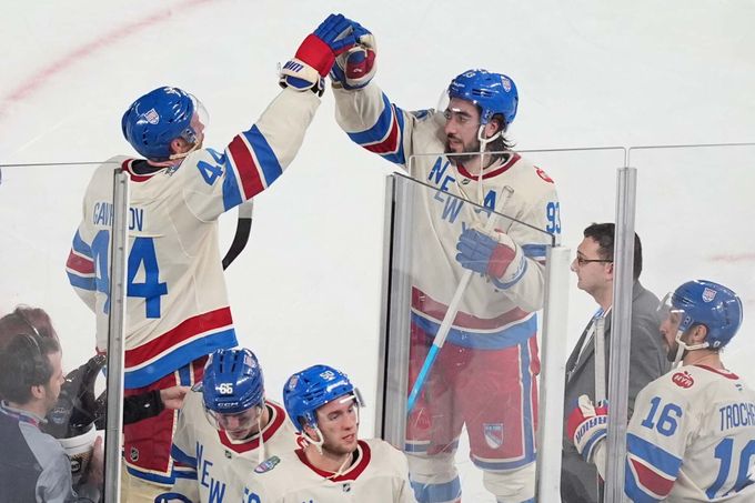 Hattrick pod širým nebem. Švéd Zibanejad opanoval Winter Classic na Floridě, slaví Rangers Hattrick pod širým nebem. Švéd Zibanejad opanoval Winter Classic na Floridě, slaví Rangers