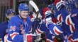 Kaapo Kakko oslavuje zatím svou jedinou branku v NHL, kterou vstřelil Edmontonu