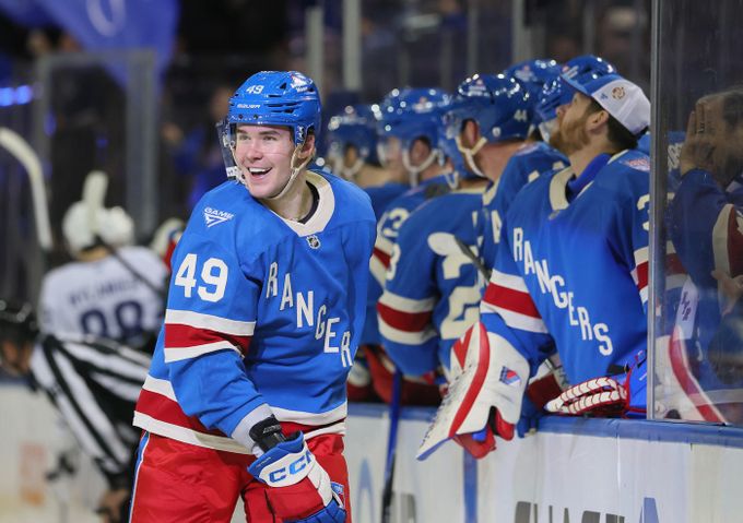 Chmelař má první gól v NHL! Vaněček slaví 100. vítězství v kariéře Chmelař má první gól v NHL! Vaněček slaví 100. vítězství v kariéře