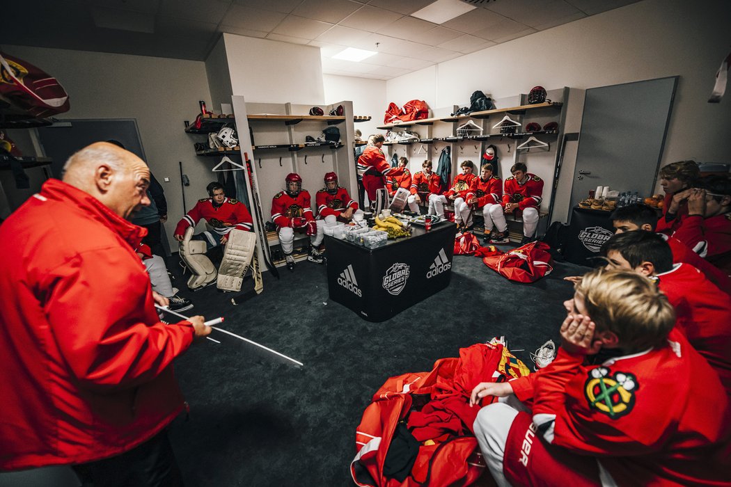 Životní zážitek mají za sebou žáci Hvězdy Praha, ve středu si zatrénovali na ledu O2 areny v rámci Adidas NHL Experience