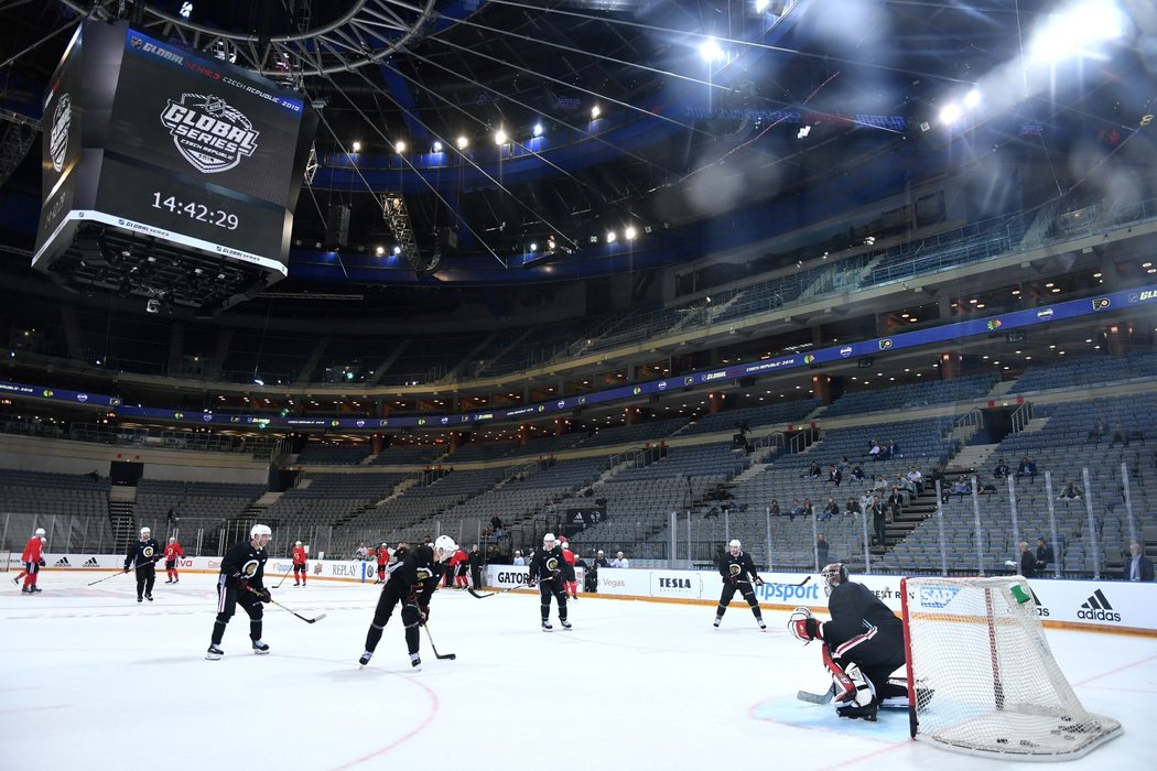 Blackhawks si po volném úterku vyzkoušeli led pražské O2 areny, ve čtvrtek je čeká otevřený trénink pro fanoušky