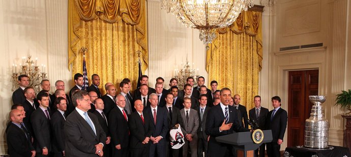 Blackhawks jsou jediným týmem z Chicaga, který přivezl během vlády Baracka Obamy do Bílého domu trofej pro vítěze některé ze zámořských soutěží.