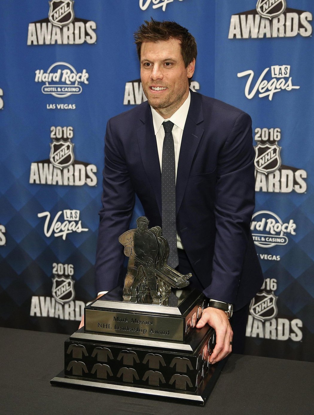 Mark Messier Leadership Award pro vůdčí osobnost převzal dělostřelec a kapitán Nashvillu Shea Weber