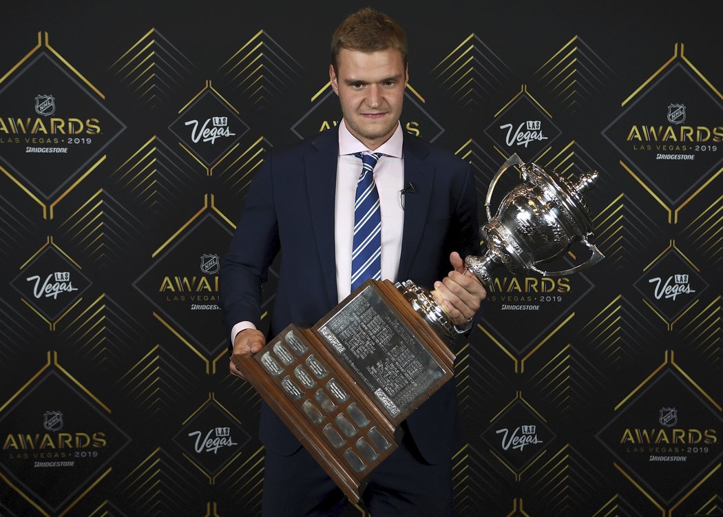 Lady Byng Trophy pro hokejového gentlemana dostal Fin Aleksander Barkov z Floridy.