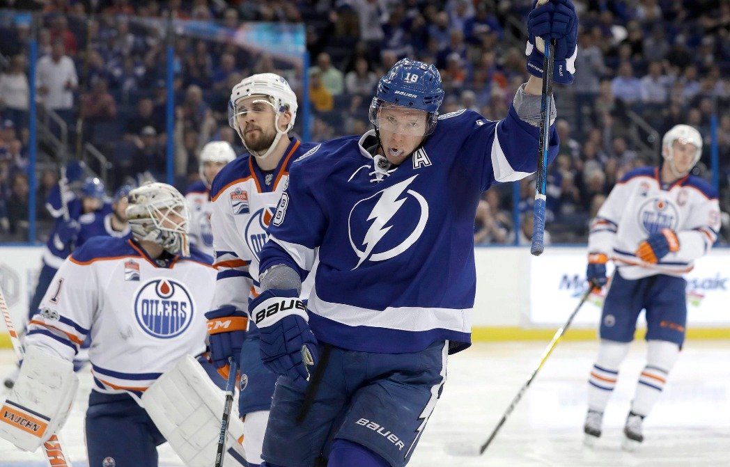 Ondřej Palát nasměroval dvěma góly Tampu Bay k výhře 4:1 nad Edmontonem a byl vyhlášen nejlepším hráčem duelu.