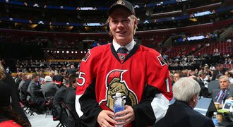 Chtěli ho vyhodit, teď je blízko NHL. Facka mi pomohla, říká talent Chlapík