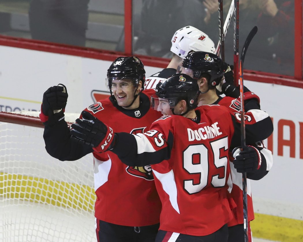 Mark Stone se v úterním duelu NHL podílel pěti body za dvě branky a tři asistence na výhře Ottawy.